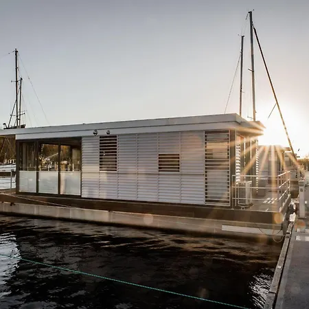 Modern Houseboat For 4 Guests Botel *