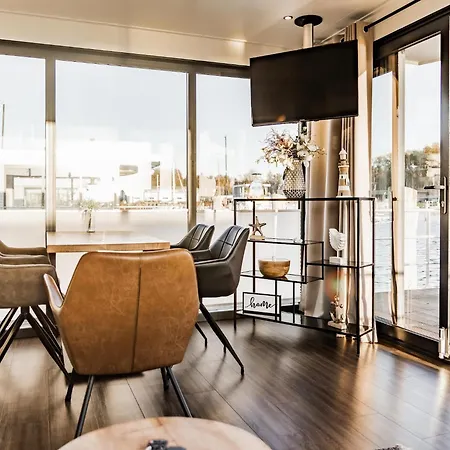 Modern Houseboat For 4 Guests Botel