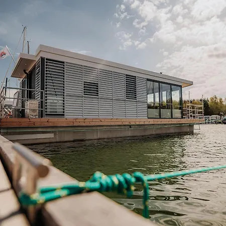 Modern Houseboat For 4 Guests Botel