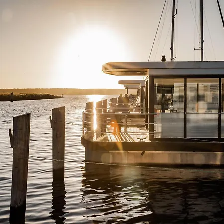 Modern Houseboat For 4 Guests *
