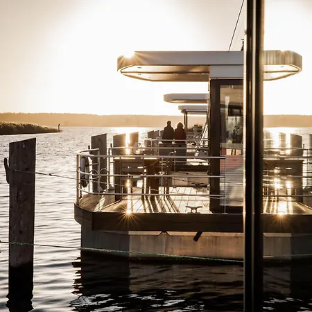 Modern Houseboat For 4 Guests Botel *