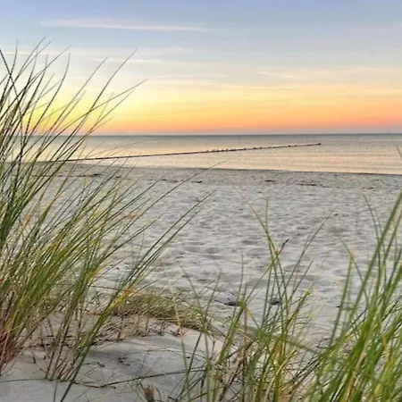 Modern Houseboat For 4 Guests *