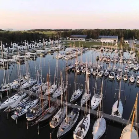 Modern Houseboat For 4 Guests Botel *