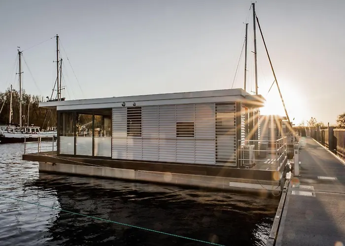 Modern Houseboat For 4 Guests 船屋 *