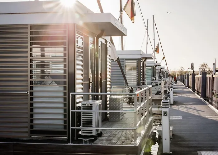 Modern Houseboat For 4 Guests *